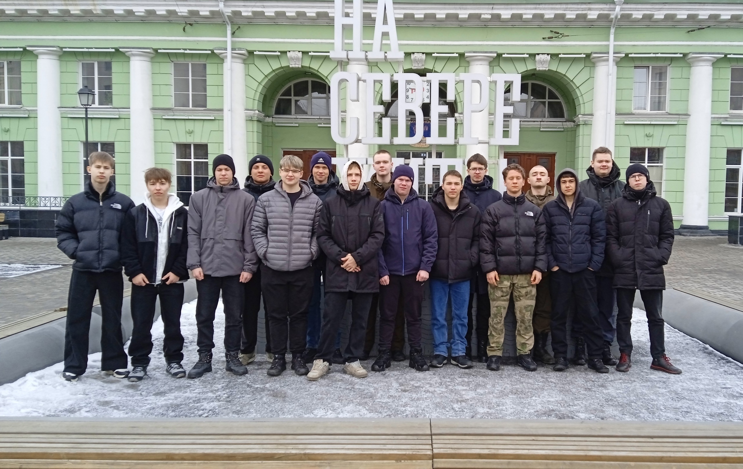 14.04.2025 года в УМЦ «Авангард» стартовали учебные сборы (54 военно-патриотическая смена) для учеников 10 классов Печенгского муниципального округа.