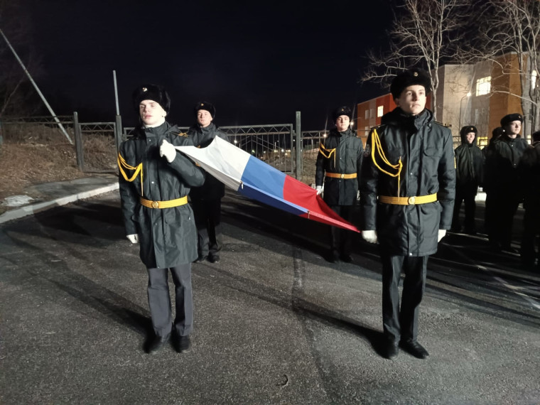 18 ноября 2024г. учебная неделя в «Североморском кадетском корпусе» традиционно началась с торжественной линейки, церемонии поднятия государственного флага и исполнения гимна Российской Федерации.