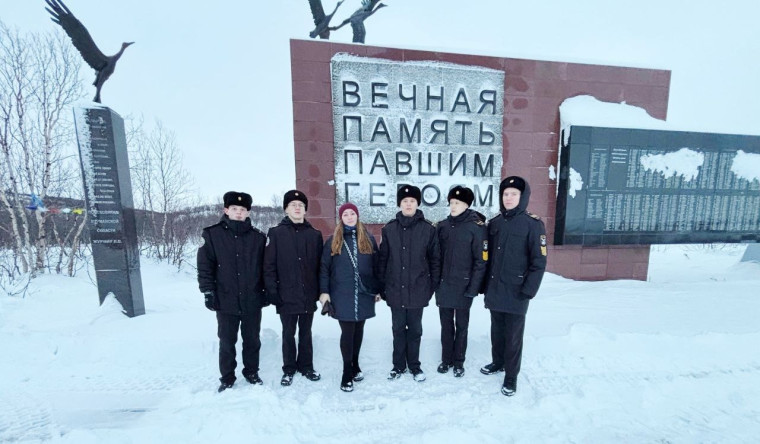 07 декабря 2024 года кадеты 11 «А» класса вместе с классным руководителем Проводиной Ю.Н, посетили Мемориальный комплекс «Долина Славы» и почтили память павших Героев Отечества.