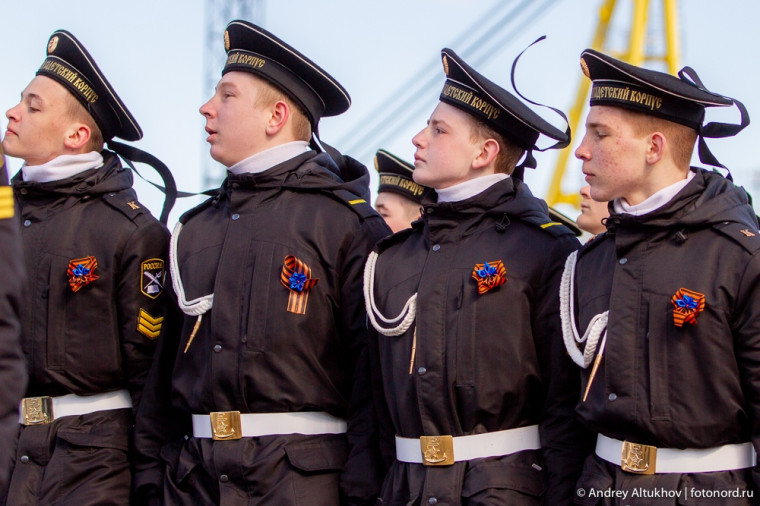 9 Мая на Приморской площади города Североморска состоялся военный парад.
