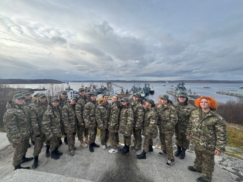 07 октября 2025 года началась Юбилейная 60-я военно-патриотическая смена для девушек Движения Первых из городов: Мончегорск, Оленегорск, Кандалакша, Полярные Зори.