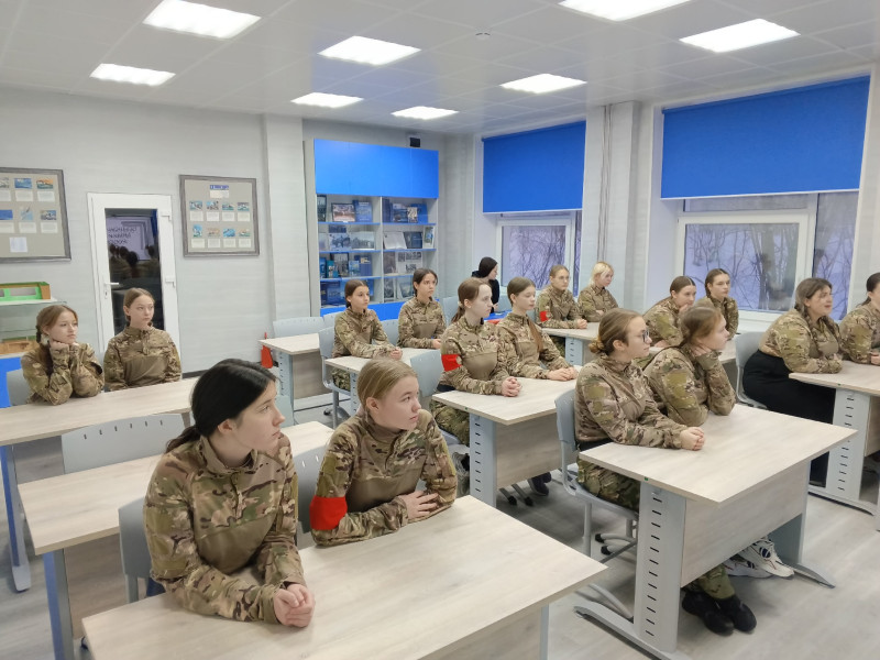 18 ноября 2025 года началась 64-я военно-патриотическая смена для девушек Движение первых из г. Мурманска и Кольского района.